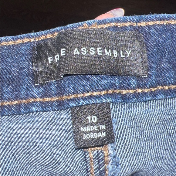 Free Assembly Blue Jeans Size 10 - Picture 4 of 6